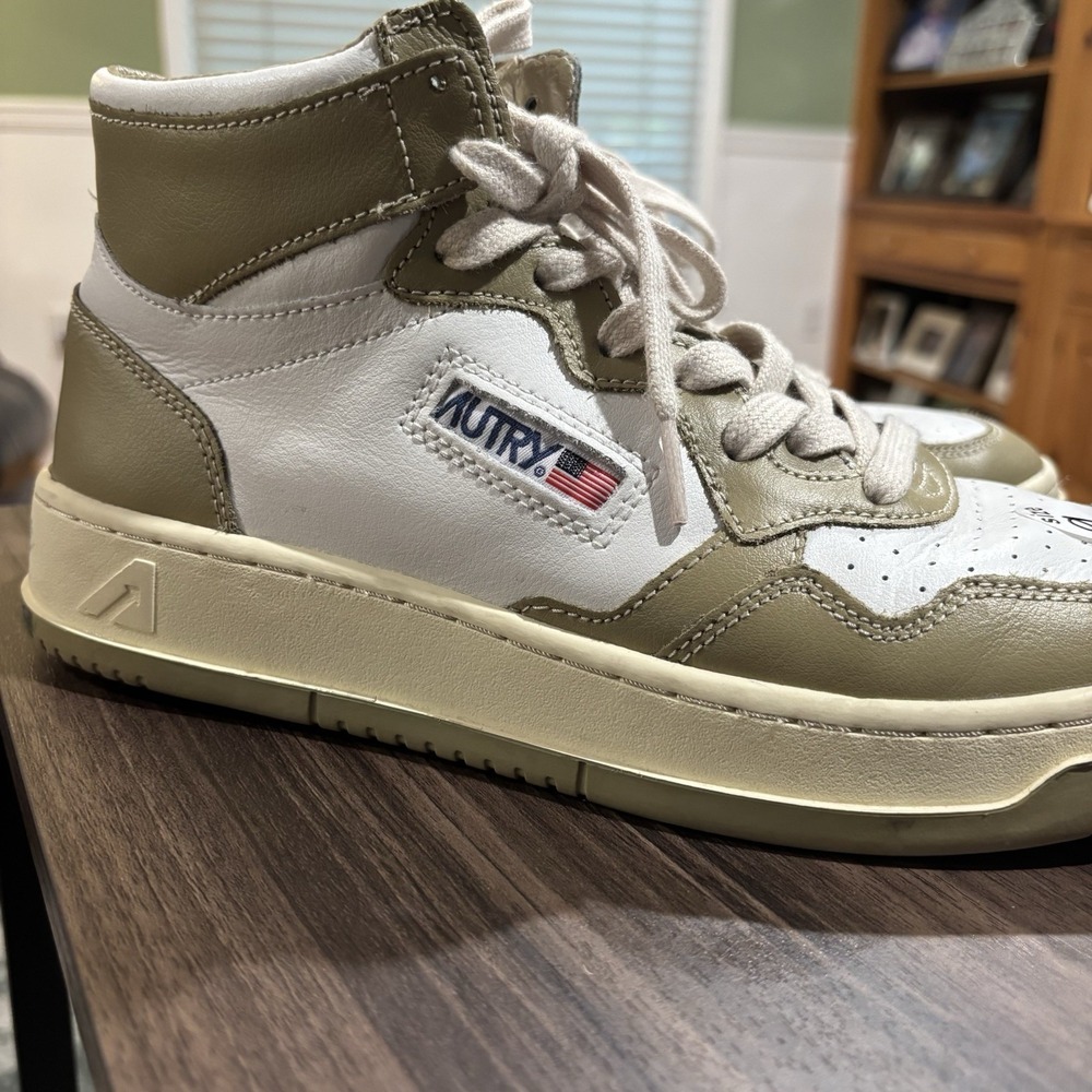 Autry Medalist Mid in a two-tone white And Olive/beige Color way Worms Size 9